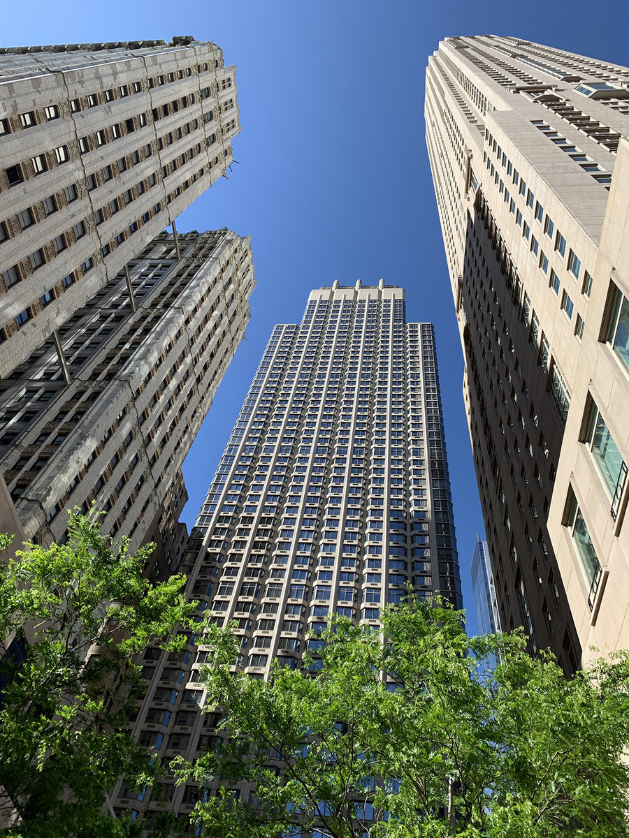 Небольшой уютный сквер в центре Манхэттена