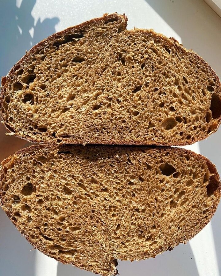 Хлеб в разрезе как губка