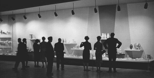 Всесоюзная художественная выставка «Искусство – в быт» в Центральном выставочном зале (Манеж) в Москве. 01.10.1961. РИА Новости. Фото № 2627540. Автор: Николай Рахманов. Источник: visualrian.ru