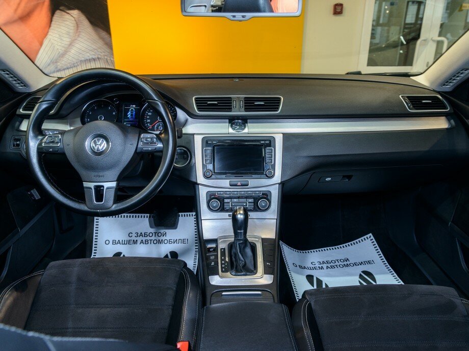 Вполне симпатичный салон, так же если повезет то можно найти салон на светлой коже, который будет намного симпатичней.