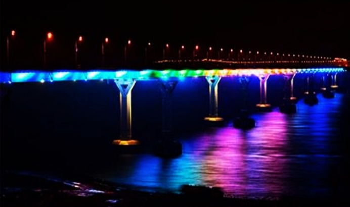 Фото из свободного доступа. Мост через Волгу ночью.