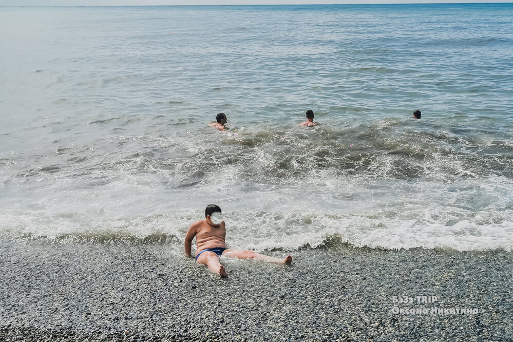 Мне не понять этих отдыхающих. Зачем они едут на наше побережье ...