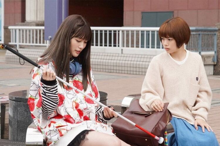 Кадр из дорамы «Это любовь: Хулиган и девушка с белой тростью / It's Love: Yankee-kun and White Cane Girl»