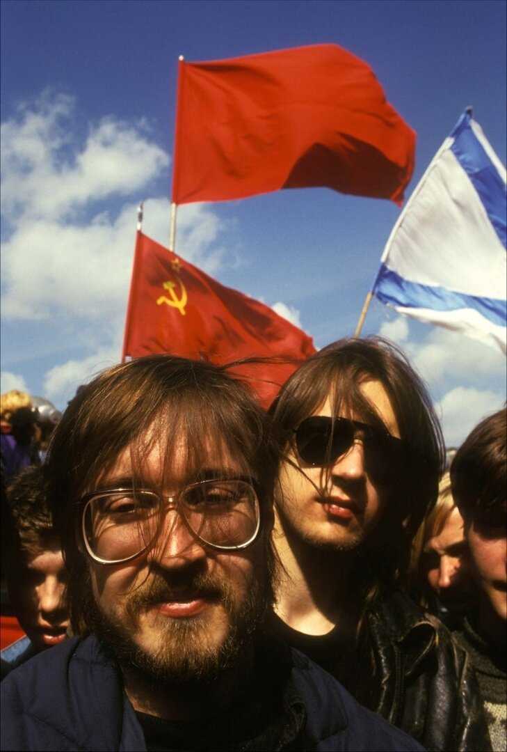 Егор Летов на первомайской демонстрации в Москве, 1998