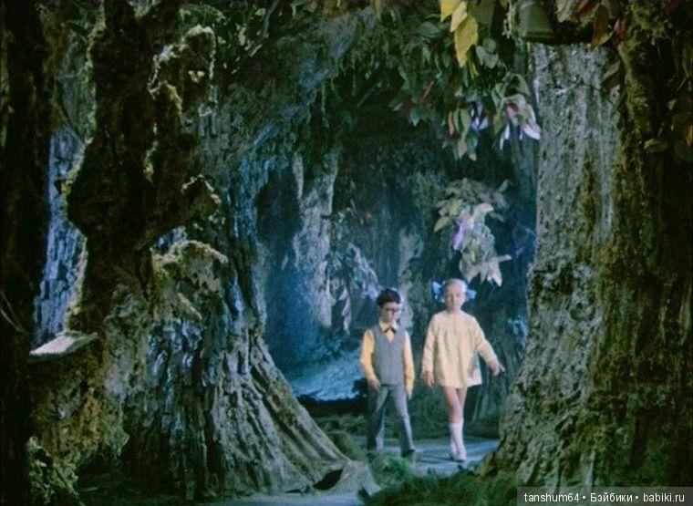 кадр из фильма "Новогодние приключения Маши и Вити"