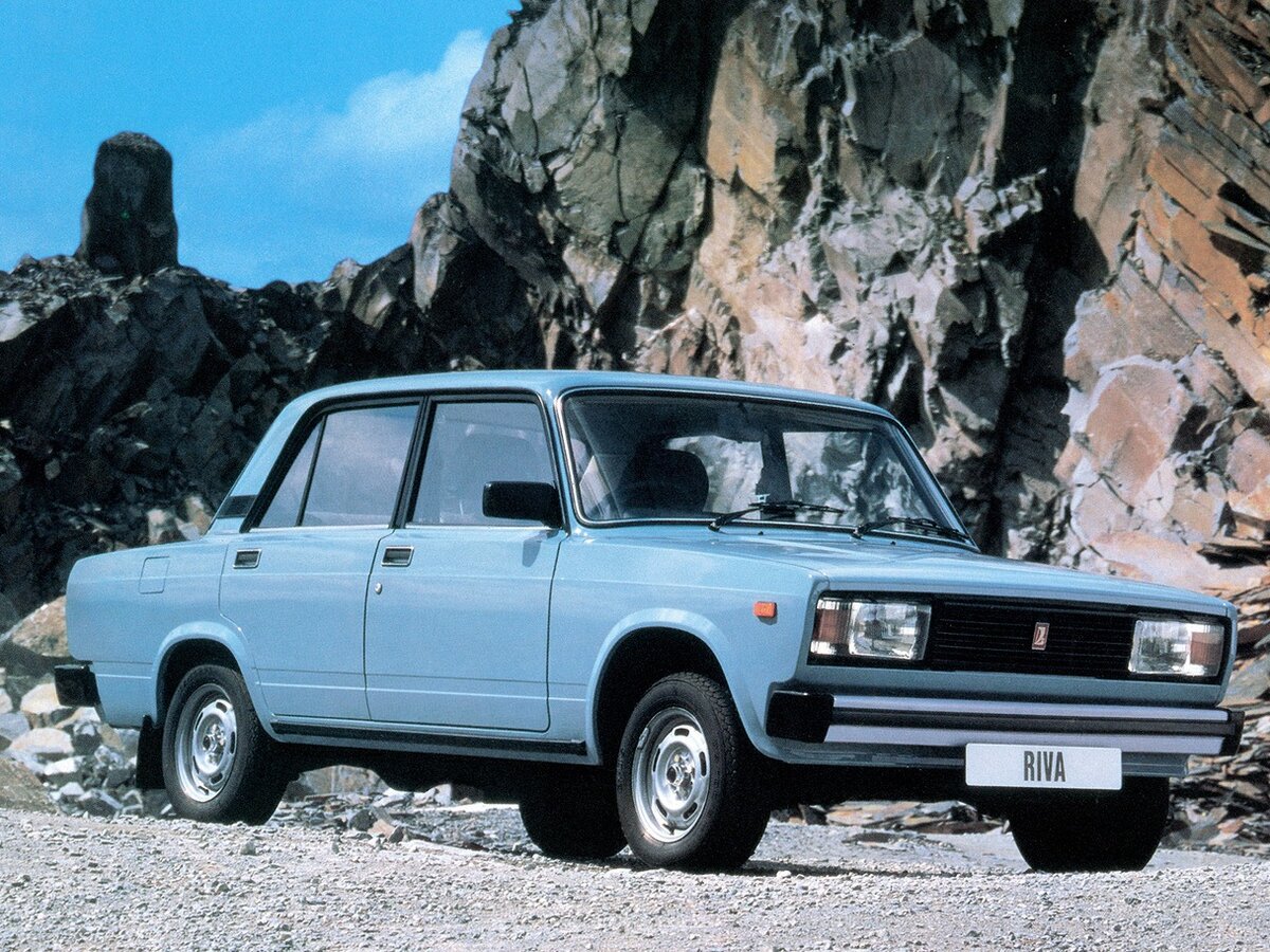 На заводе данные автомобили, (для левостороннего движения) получали модификации:
VAZ — 21056 (Экспортный вариант ВАЗ — 2105 с правосторонним расположением руля)
Двигатель ВАЗ — 2105 с объёмом: 1.3L. Выпускались с 1982 по 1991 год.