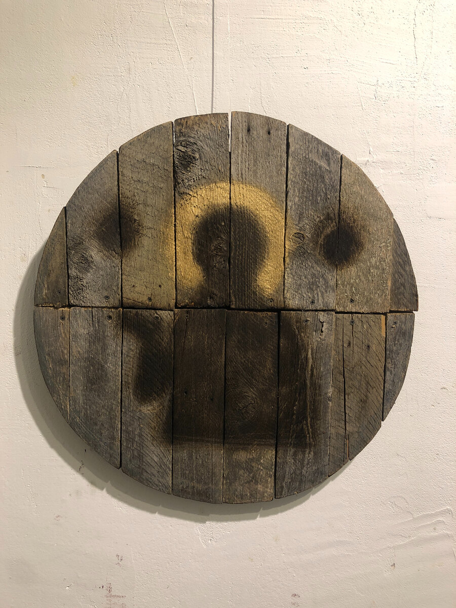 Максим Демин "Работа номер 11" из серии "Lignum" дерево, обжиг, смешанная техника.