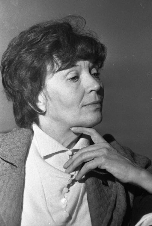 Клавдия Черменская во время репетиции в Свердловском театре оперы и балета. Свердловск. 1972 год. Автор фото — корреспондент газеты «Вечерний Свердловск» Надежда Медведева.  Из фондов Свердловского краеведческого музея.