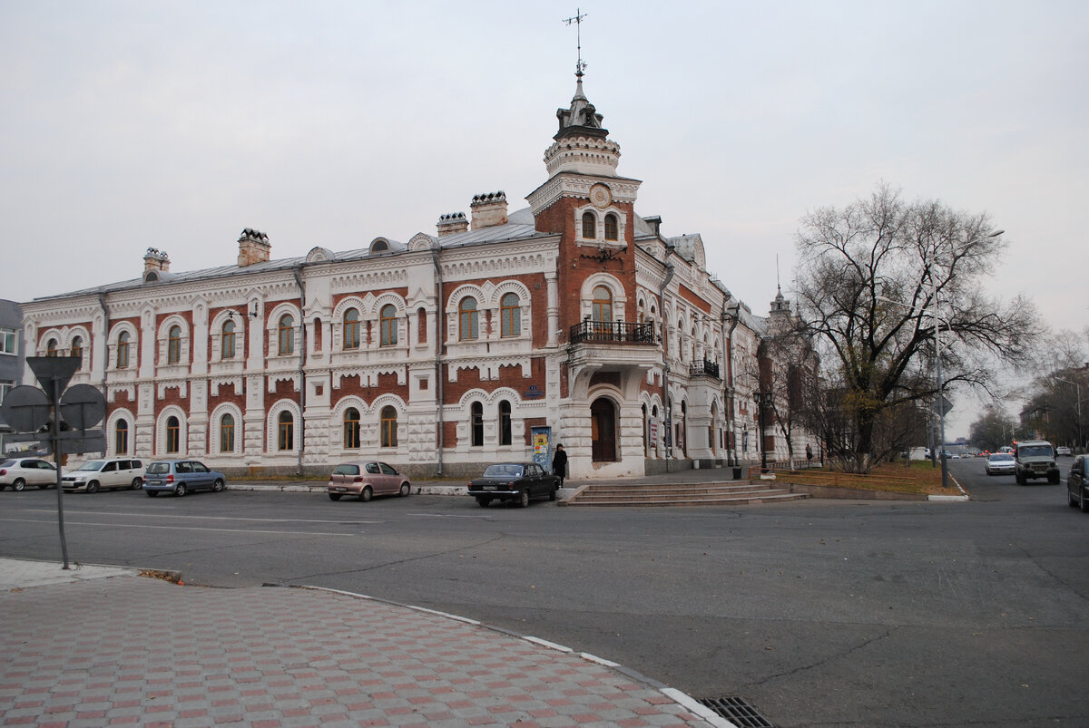 Амурский областной краеведческий музей. Амурский областной музей Благовещенск. Краеведческий музей в Благовещенске Амурской области. Город Благовещенск краеведческий музей Амурская область.