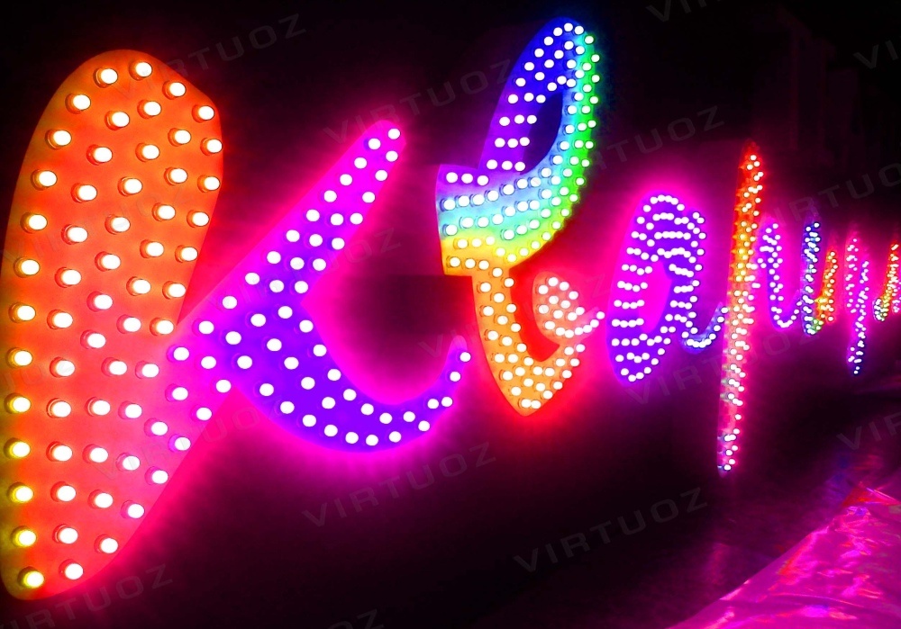 буквы с открытыми диодами и SMART-динамикой