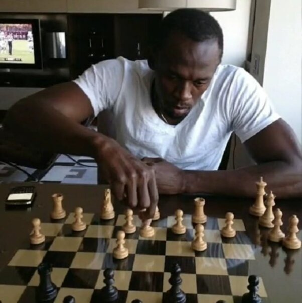 Источник - https://vk.com/wall-53845179_6060022 название мема: "АГОНЬ ПА СВАИМ"