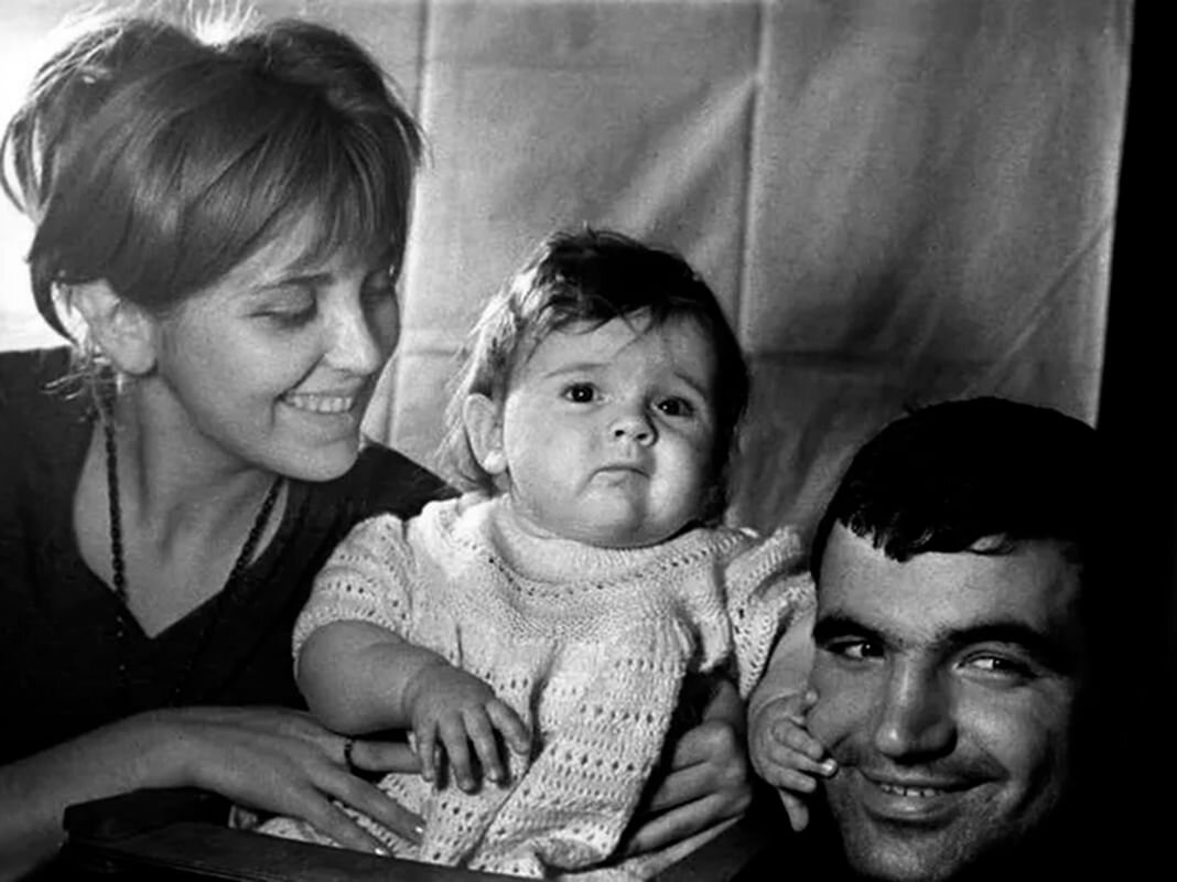 Геннадий Шпаликов и Инна Гулая с их дочерью Дашей. 