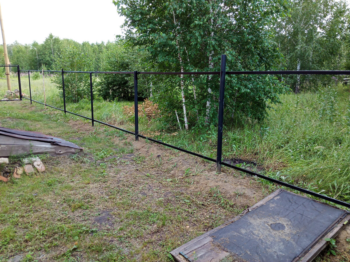 Сколько стоит построить забор из профлиста в 2022 году, если делать все ...