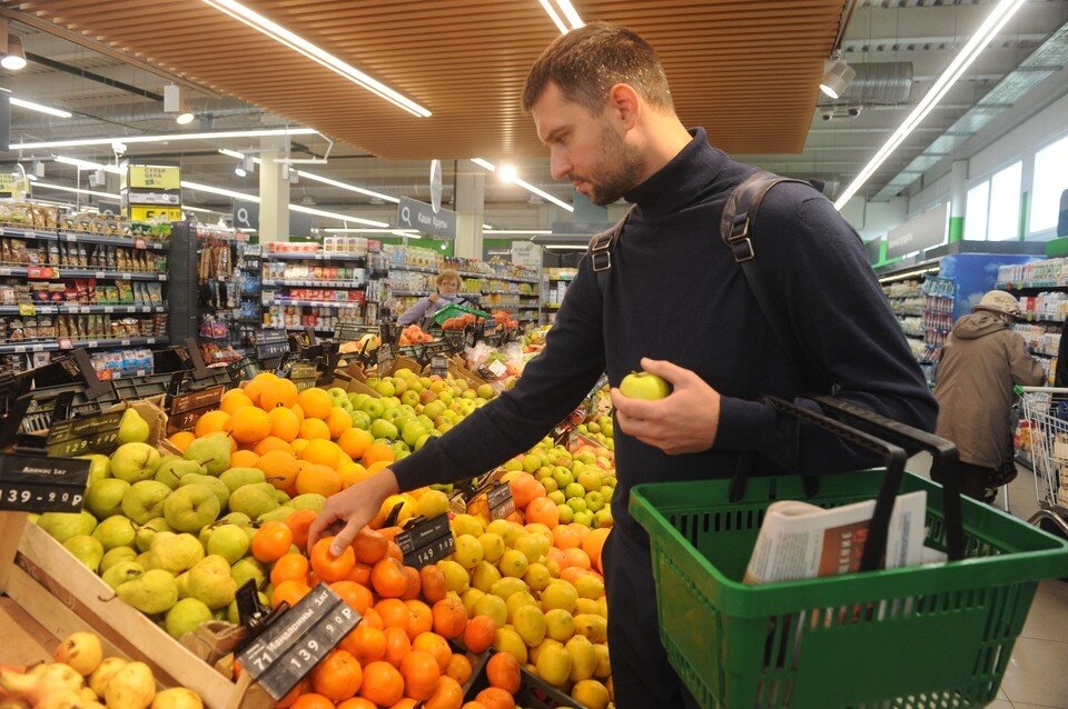     С новыми ценами впору переходить на овощные и фруктовые салаты. Юлия ПЫХАЛОВА