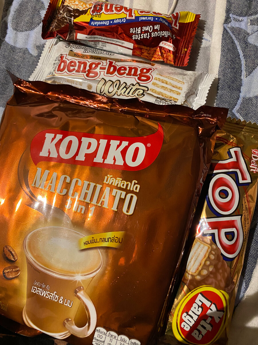 Кофе 3 в 1 (7шт) - 70 руб; шоколадка справа 20 руб; две верхние конфетки по 10 руб. Не дешево!