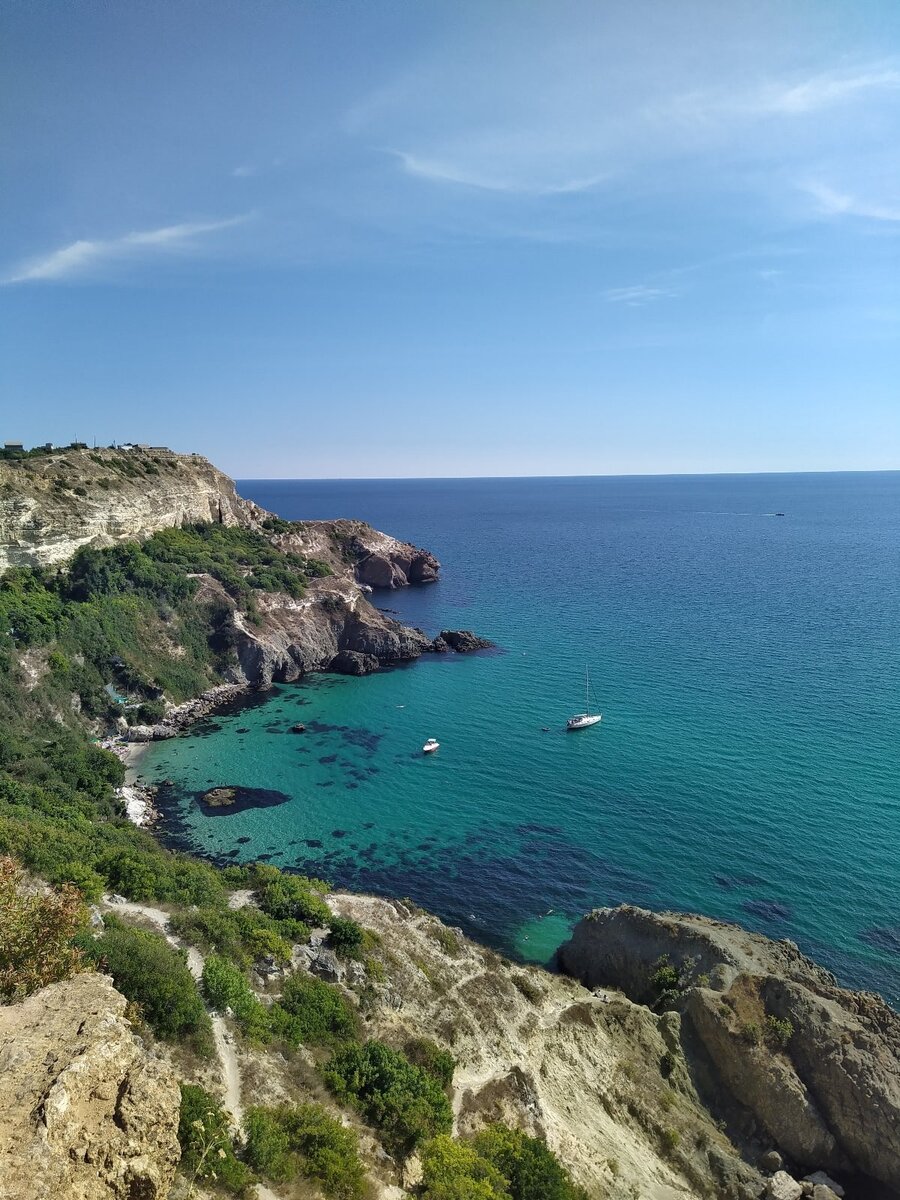 вид сверху на самый красивый пляж Фиолента - лазурный Баунти