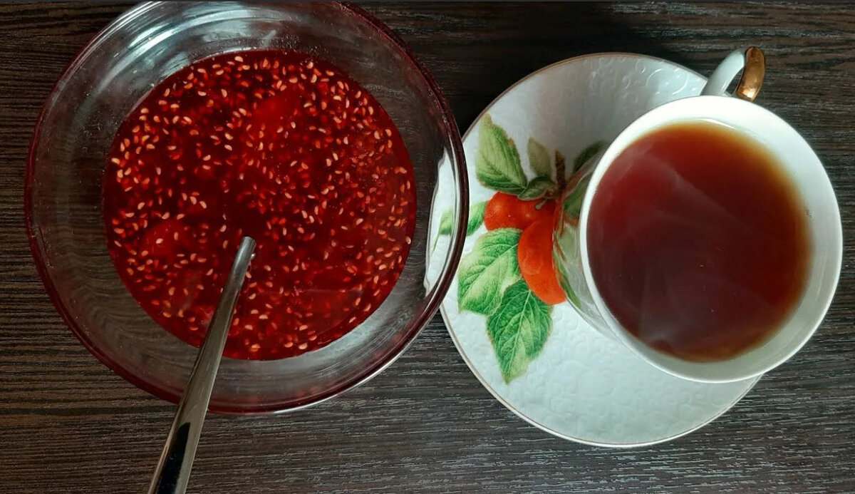 Чай с вареньем из малины