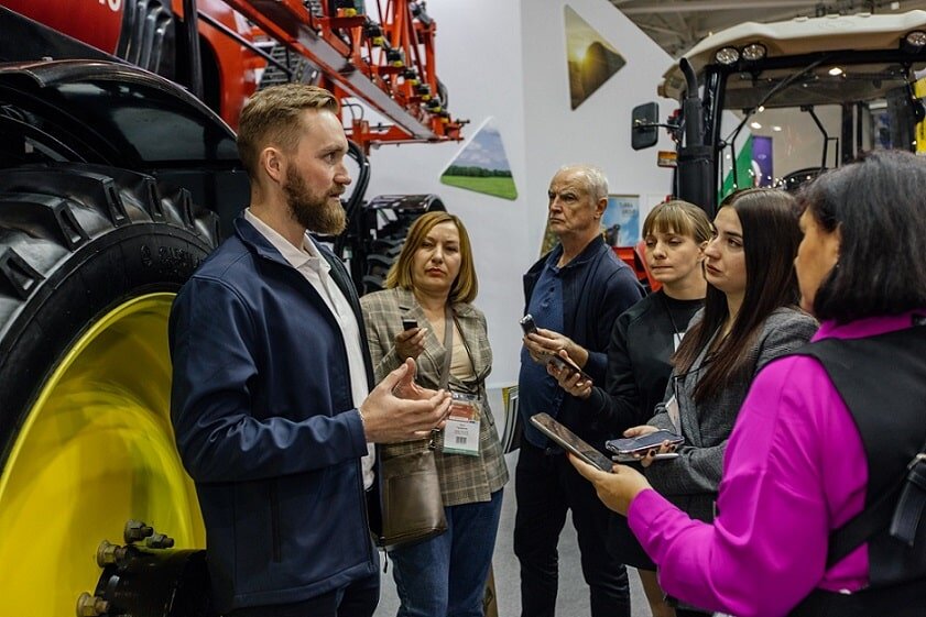    Новинки мирового машиностроения на своем стенде на ЮГАГРО представила Терра Групп