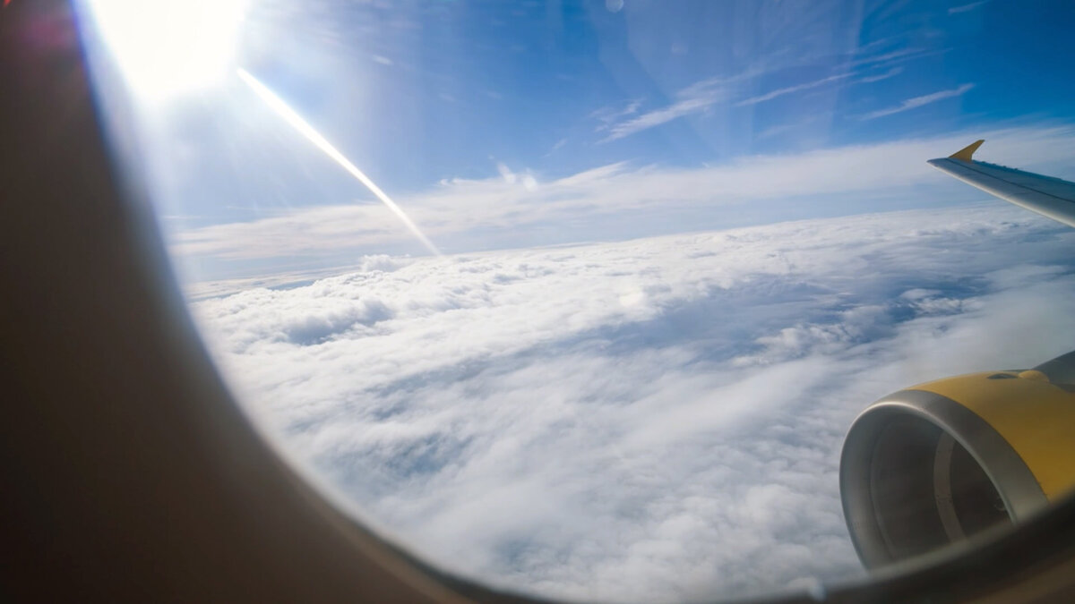 Прекрасный вид из окна самолета