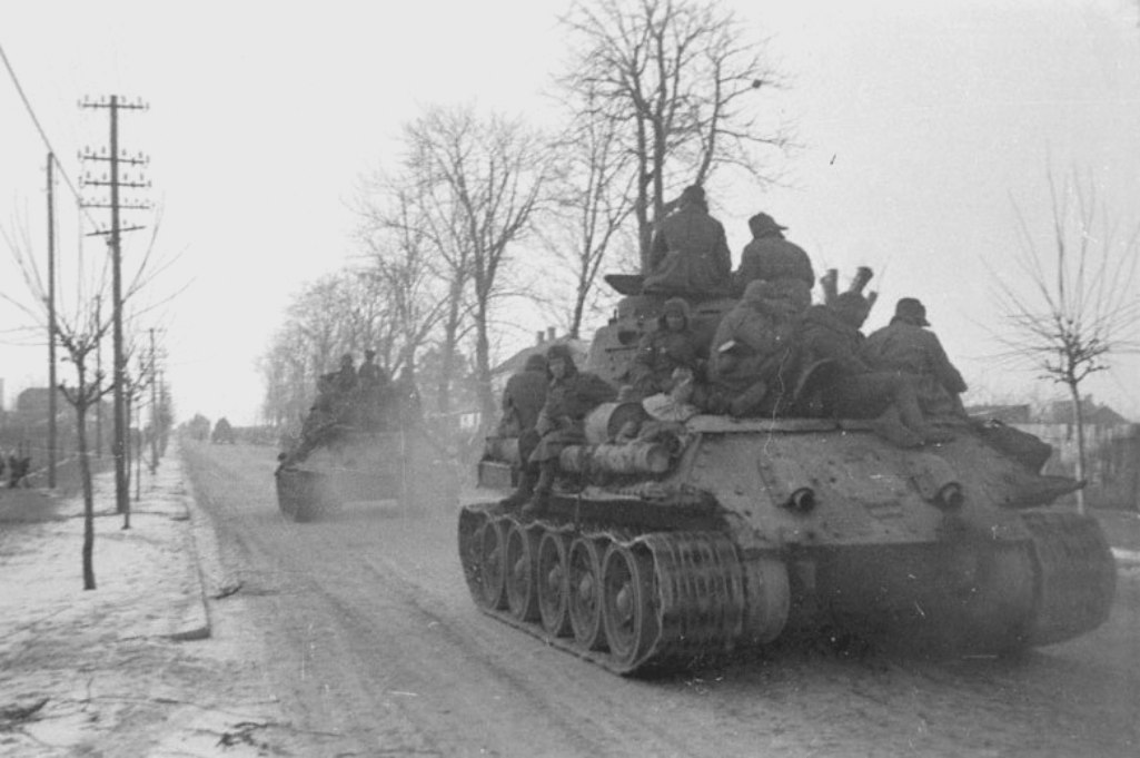 Советские войска вышли к границе. 12 Января 1945 Висло Одерская операция. Одер 1945. Висло-Одерская наступательная операция. Завершилась Висло-Одерская операция 1-го белорусского.