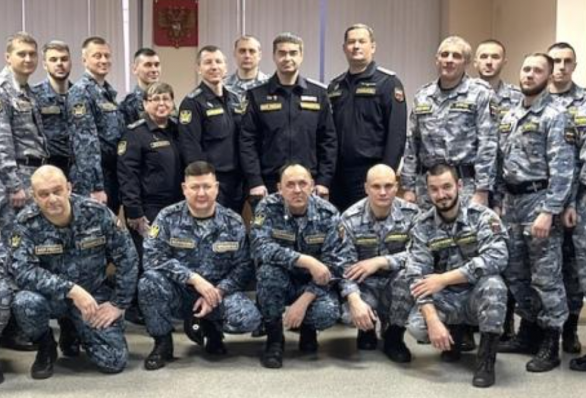    В Новосибирск вернулись 24 судебных пристава из ДНР