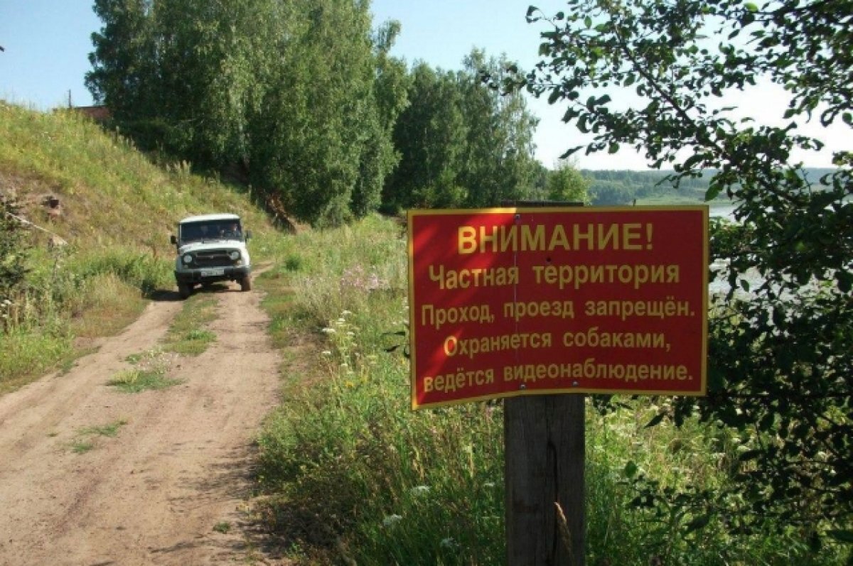    В Красноярском крае некий мужчина требует с рыбаков плату за доступ к озеру