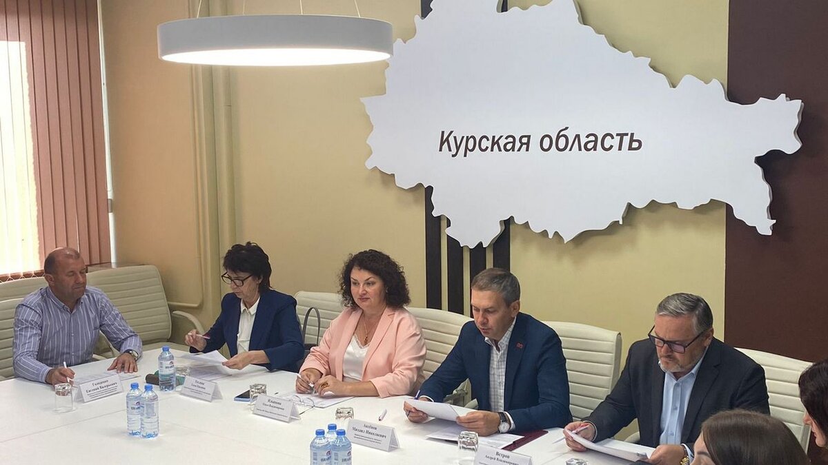    В Курске проходит заседание комиссии по предоставлению грантов