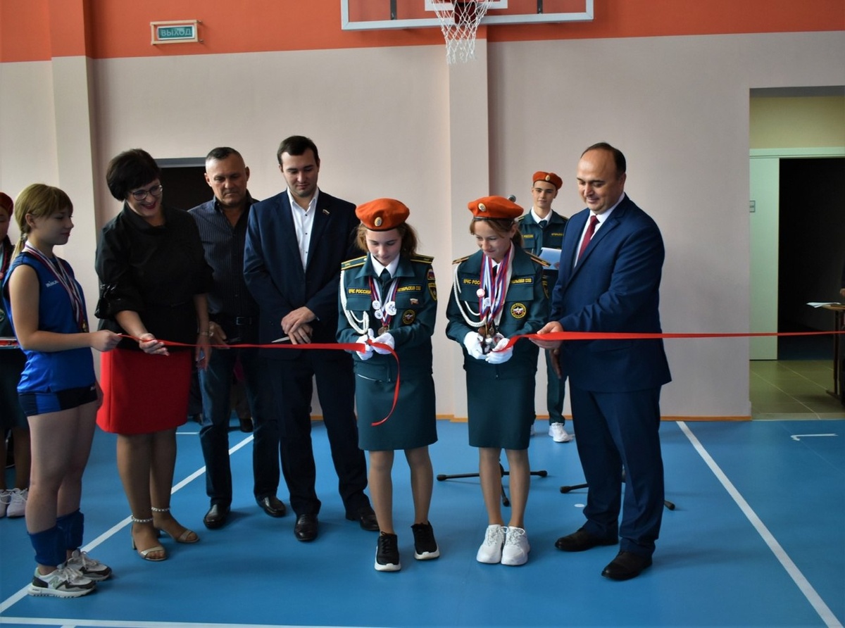    В Октябрьском районе после ремонта открылся спортзал Кристина Просвиркина