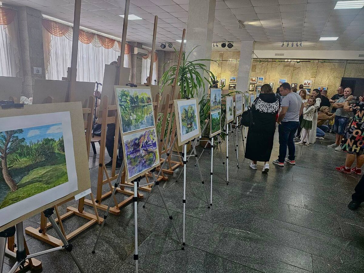  В Центре культуры Геническа открылась выставка художников и фотографов «Стрелка-арт» - Таврия ТВ - Херсон