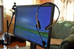 Онлайн-практикум проводит репетитор с государственной регистрацией, почётный работник общего образования РФ, медалист и лауреат инновационных конкурсов (Санкт-Петербург), филолог, писатель, а потому психолог.