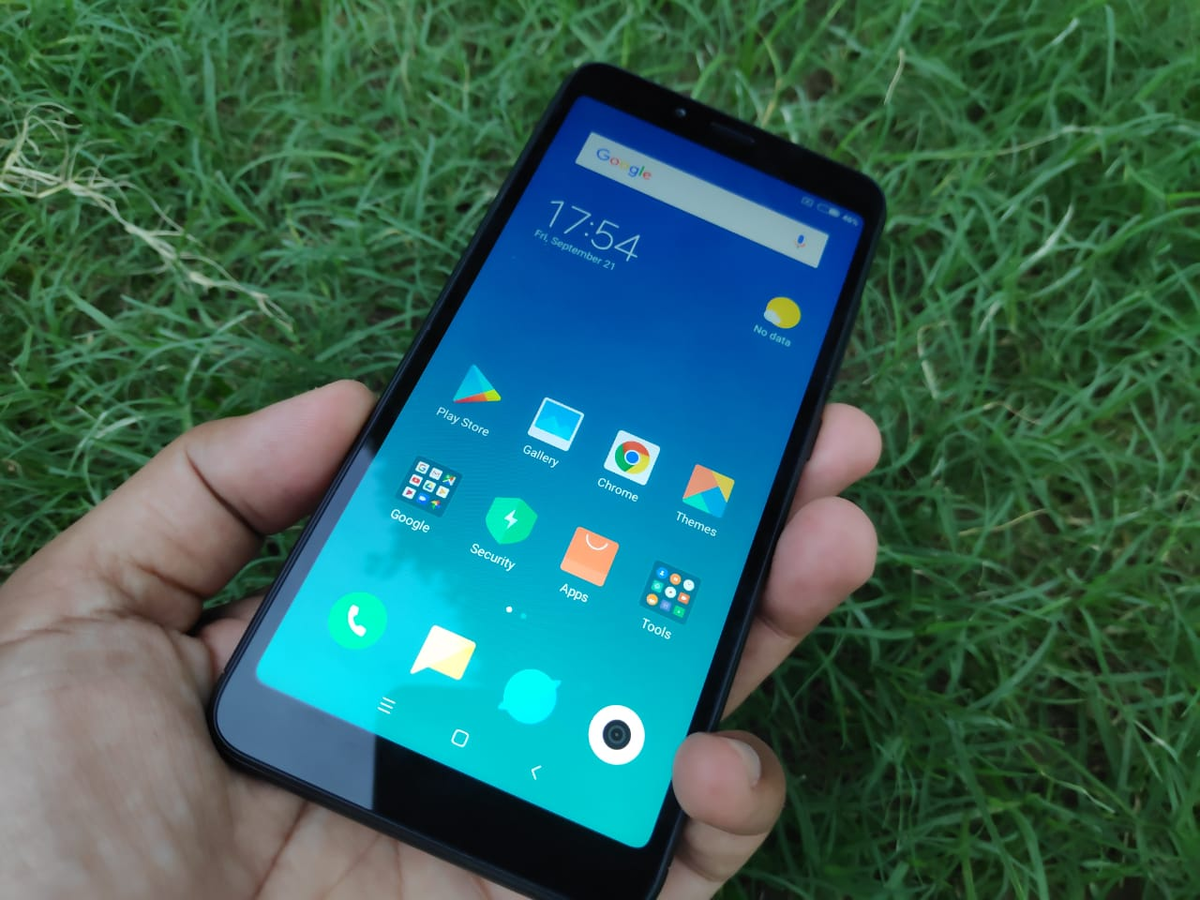 Это Xiaomi Redmi 6A, но не сомневайтесь – спереди его наследник будет таким же