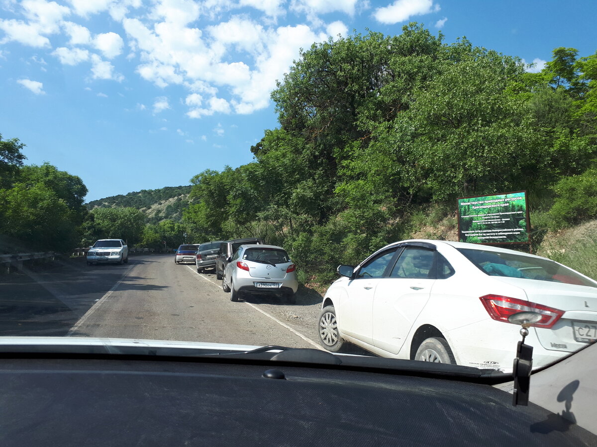 Машины бросают прямо на трассе. Большой Утриш