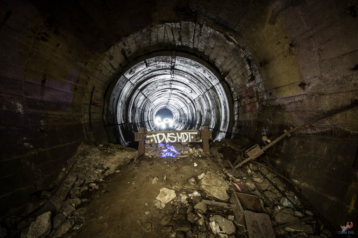 Кинул в метро. Заброшенные метро 2022 СССР. Туннель брошенный. Брошенное метро. Тоннель бесконечный заброшка.