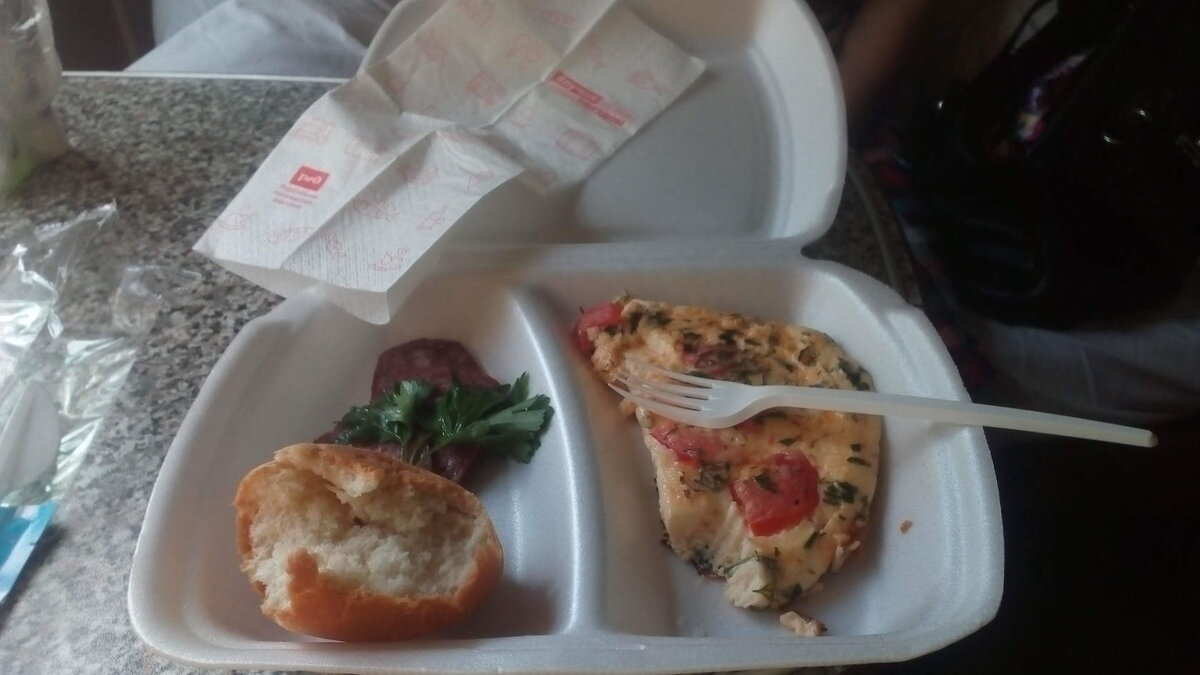 обед в самолете. питание в поезде. купе 2э питание. еда в поезде ржд. еда в поезд.