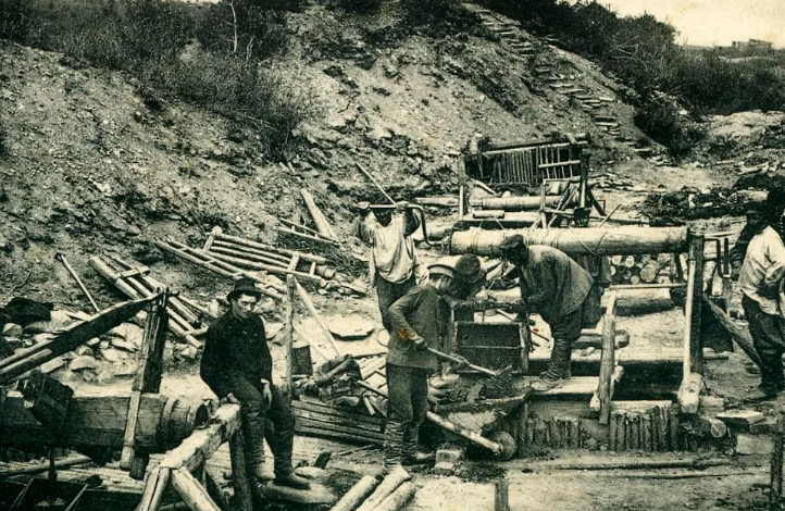 Золото, добываемые в Сибири, шли в карман царской семьи.