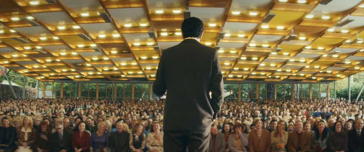 кадр из фильма "Юморист" (2019)