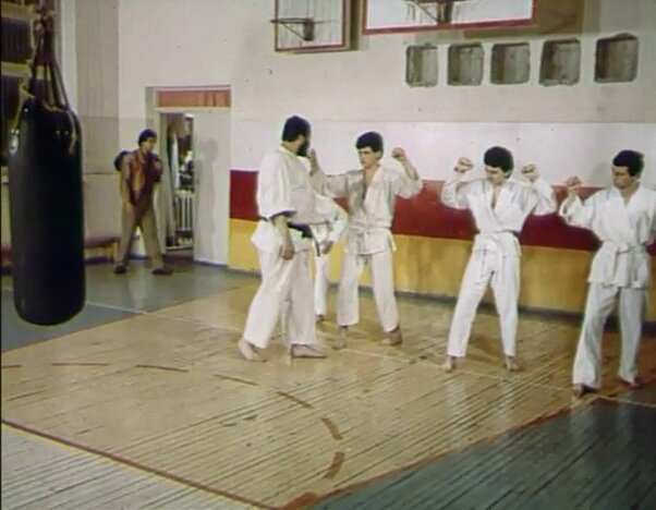 Кадр из фильма "Человек в зеленом кимоно"