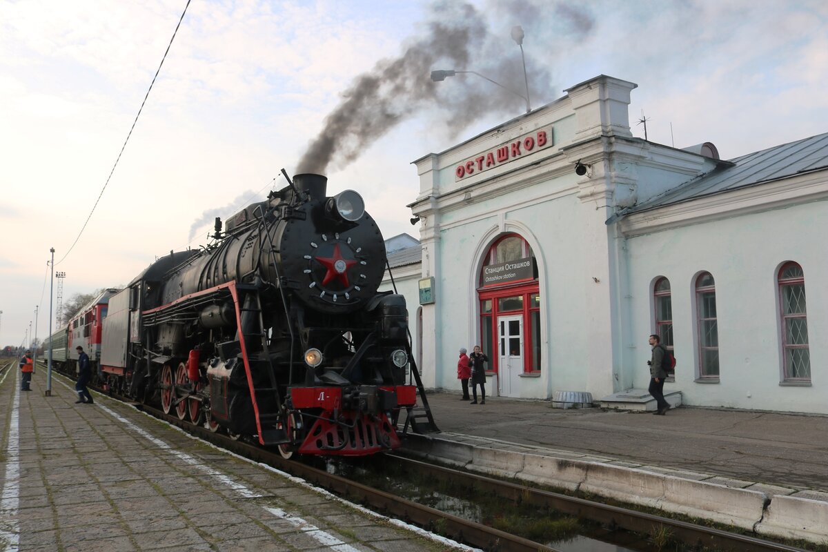 В России есть два ретро-поезда под паровозом. Чем они отличаются и какой выбрать