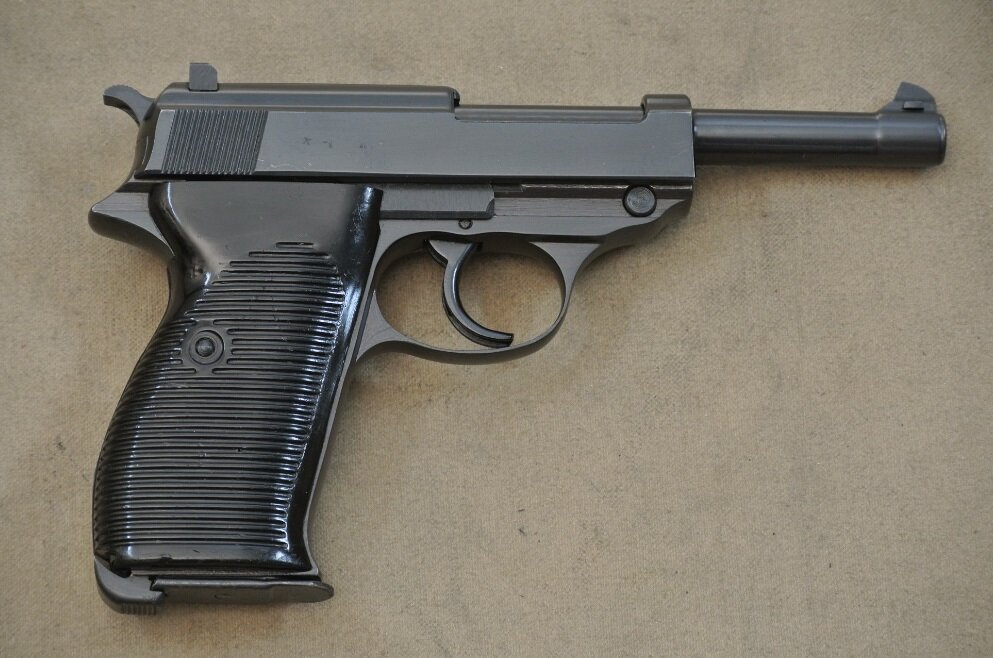 P 38 военного выпуска. Пистолет можно увидеть в каждом втором фильме о Великой Отечественной Войне.