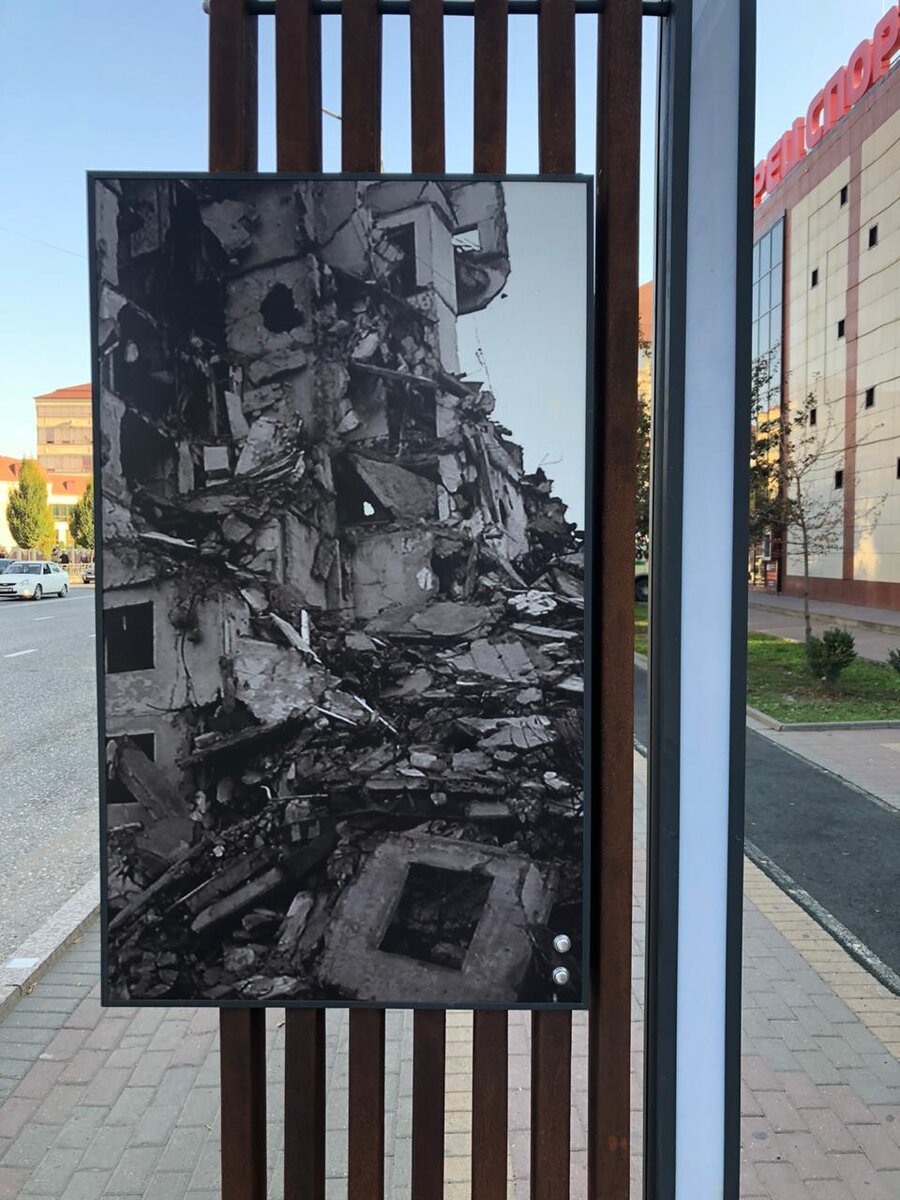 Теперь эти руины остались только на фото