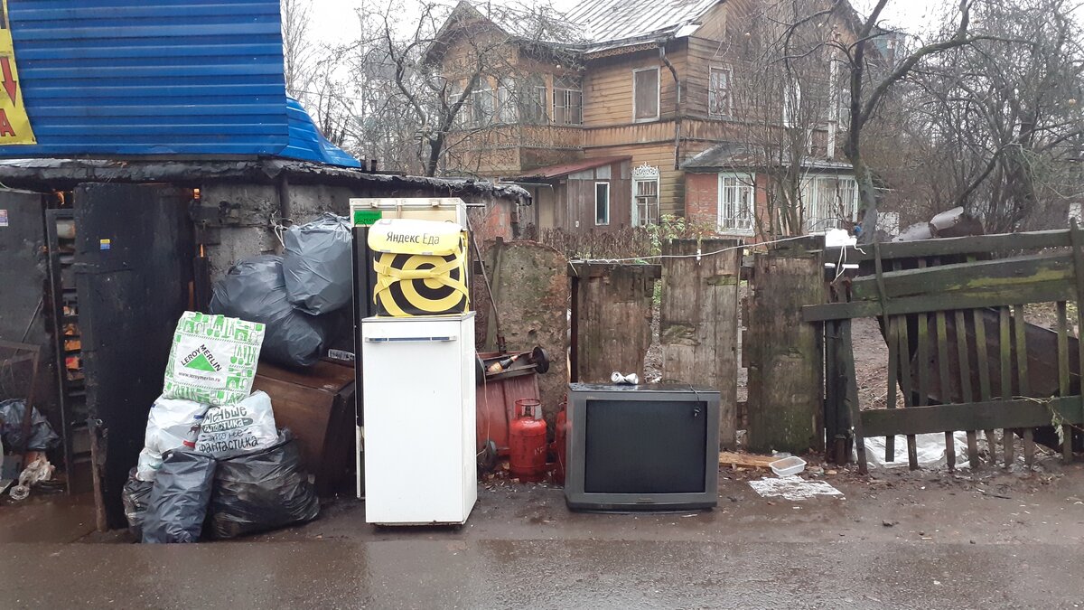 В борьбе телевизора и холодильника пока побеждает "Яндекс-Еда"