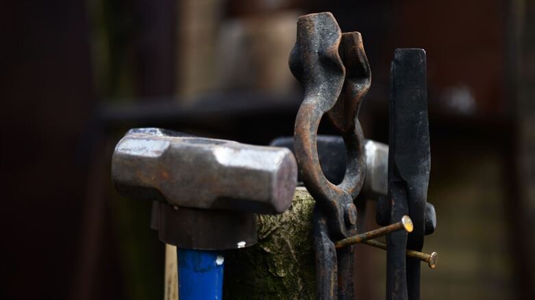 google.com/search?q=iron+age&tbm=isch&sxsrf=ACYBGNQwY_cfjfvb1CZxtbuO2nTaGkY5yQ:1574444216442&source=lnt&tbs=sur:fc&sa=X&ved=0ahUKEwjii_Xhrf7lAhVH_SoKHTA6Co4QpwUIJA&biw=1536&bih=754&dpr=1.25#imgrc=BB0JtSa6E5A5gM: