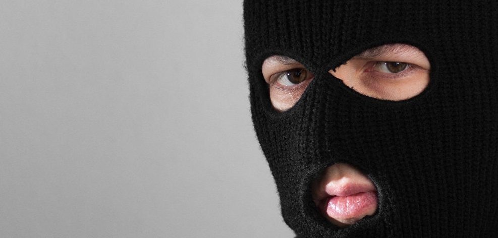 Это Василий. Ему каждый день приходит 50 платежей по 100 рублей. Василий зарабатывает на пассиве и радуется жизни.