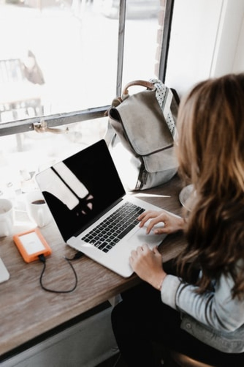 https://images.unsplash.com/photo-1491975474562-1f4e30bc9468?ixlib=rb-1.2.1&ixid=eyJhcHBfaWQiOjEyMDd9&auto=format&fit=crop&w=334&q=80