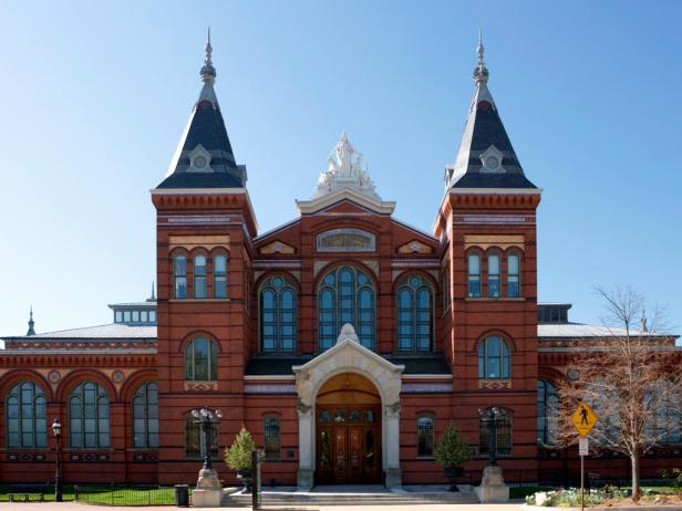 https://travel.home.sndimg.com/content/dam/images/travel/fullset/2013/01/31/07/tmos_sp01_ep_smithsonian.rend.hgtvcom.616.462.suffix/1491592507178.jpeg