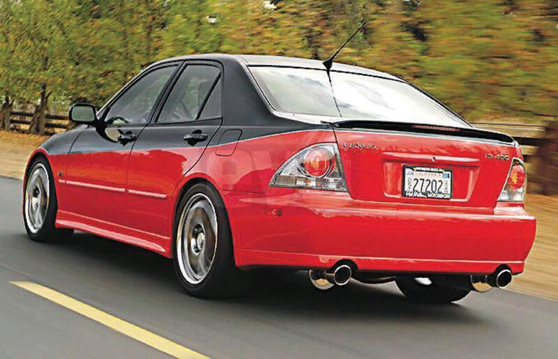 Двойной выхлоп, лип спойлер, Красно-чёрная расцветка. 