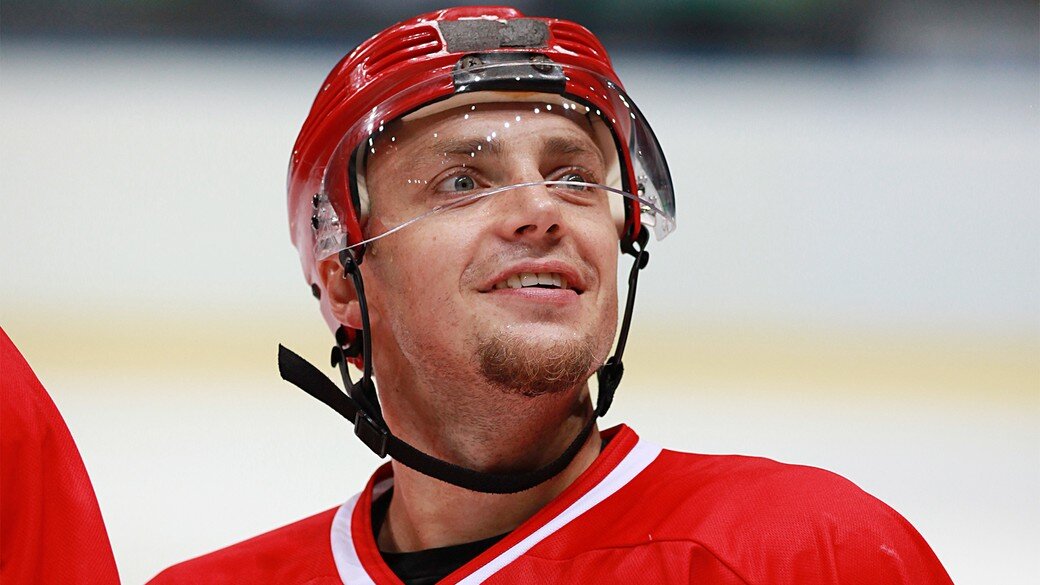 Ива́н Леони́дович Ткаче́нко, (9 ноября 1979, Ярославль — 7 сентября 2011, Туношна, Ярославская область) — российский хоккеист. Заслуженный мастер спорта России (2002). Выступал в основном за ярославский «Локомотив». Иван Ткаченко — запомните этого молодого парня лучезарным, добрым, отзывчивым, веселым! Он настоящий герой!