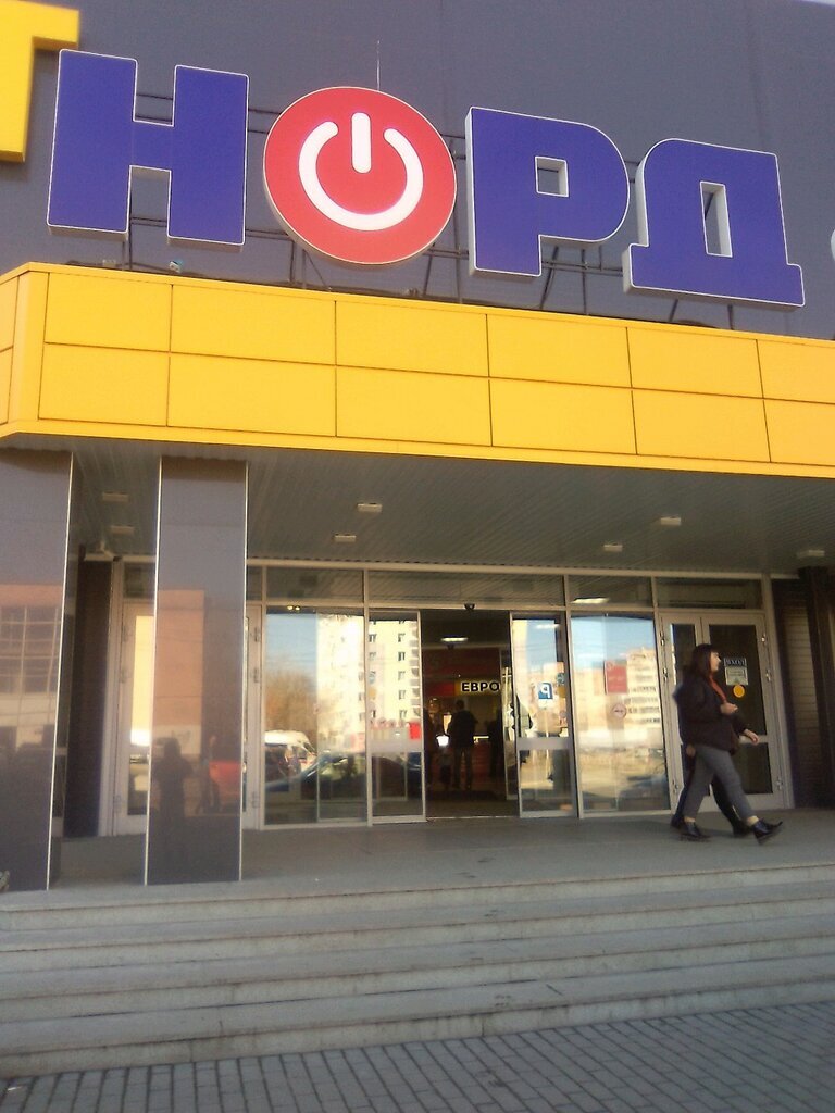 Вот прямо под этими буквами "Норд", около двери. Фото из интернета. 