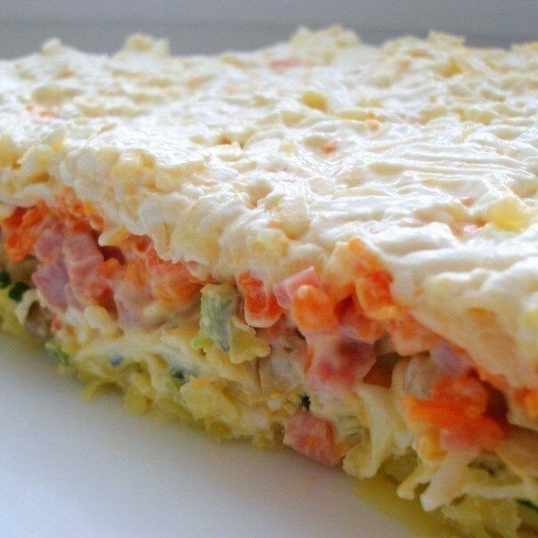 Традиционный салат «Мимоза» с лососем