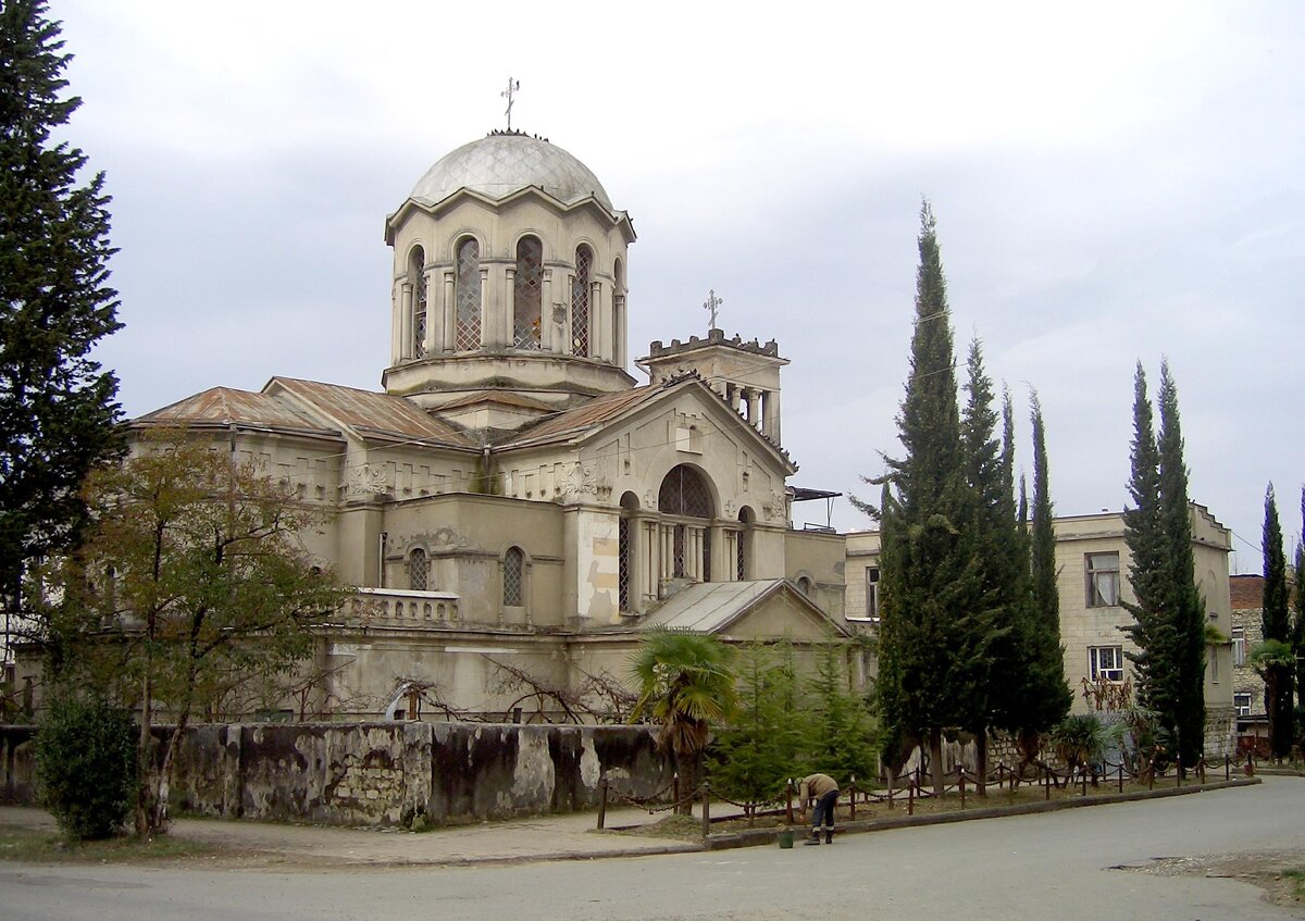 Сухум. 2006г. Кафедральный Благовещенский собор. Фото автора.